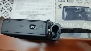 Cámara Yashica Patio 35mm con flash