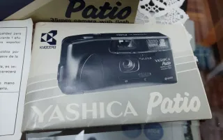 Cámara Yashica Patio 35mm con flash