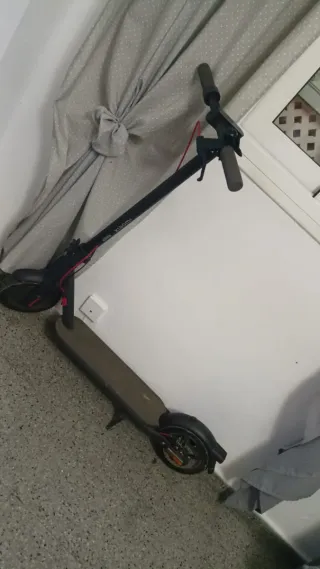 Patinete Eléctrico Xiaomi con cargador y papeles