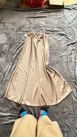 Saia de cetim bege e verde