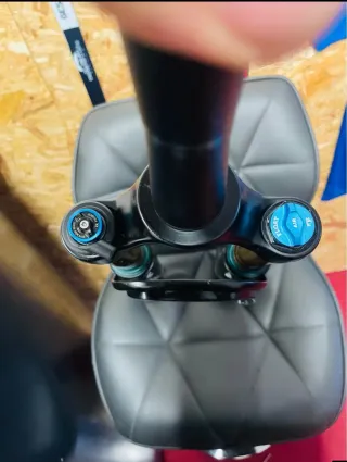 Fox 32 Kashima • COMO NOVA