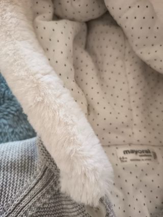 Buzo bebé invierno con capucha talla 4-6 meses