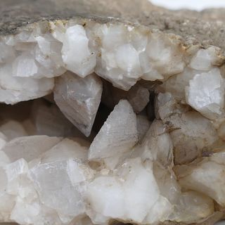 minerali CALCITE IN GEODE Porretta,BO (C15)