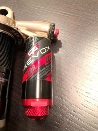 Amortiguador Manitou Revox Pro