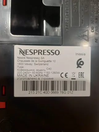 Cafetera Nespresso Inissia Roja