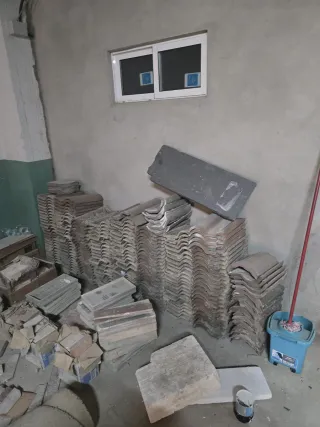 Teja de barro antigua