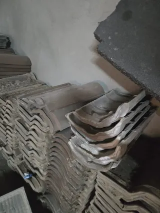 Teja de barro antigua