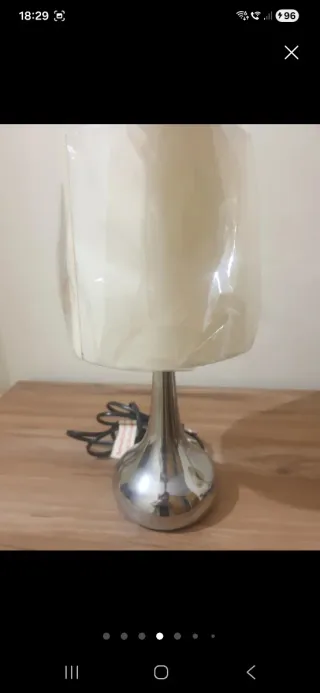 Lámparas de mesa plateadas y beige