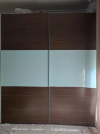 Armario corredero madera y cristal