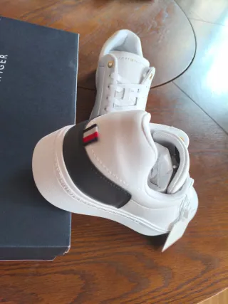 Zapatillas Tommy Hilfiger Blancas y Doradas