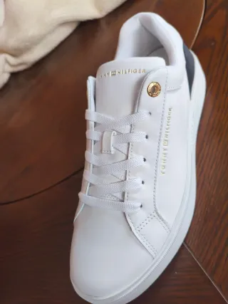 Zapatillas Tommy Hilfiger Blancas y Doradas