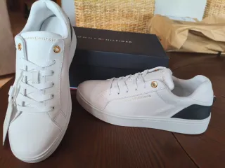 Zapatillas Tommy Hilfiger Blancas y Doradas