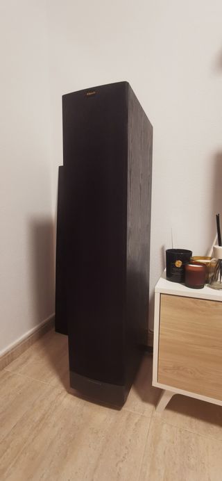Altavoces Klipsch Negros y Naranjas