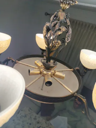 Lámpara de salón beige y dorada