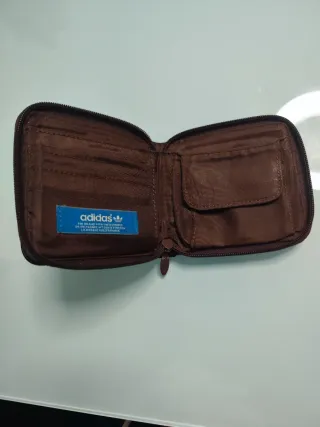 Monedero ADIDAS original color Marrón Cremallera