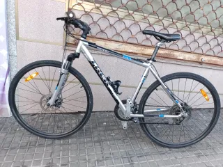 Bicicleta ibrida Trek 7300 Disc