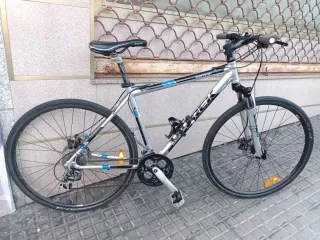 Bicicleta ibrida Trek 7300 Disc