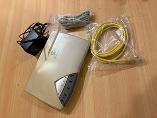 Router Telefonica con cables y adaptador