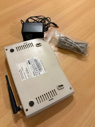 Router Telefonica con cables y adaptador