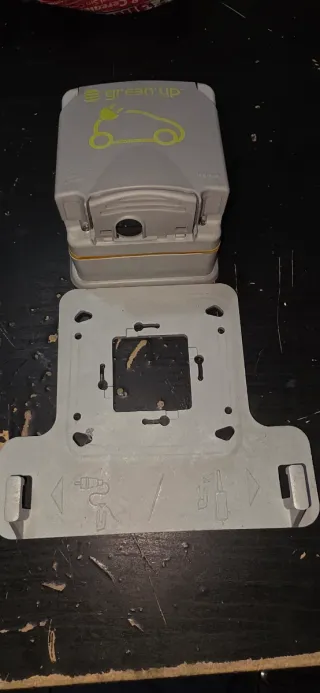 Legrand Green'up Toma Corriente 16A para coche