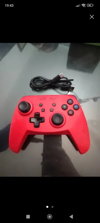 Mando de videojuegos rojo