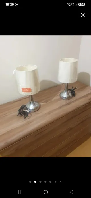 Lámpara de mesa plateada y  Beige