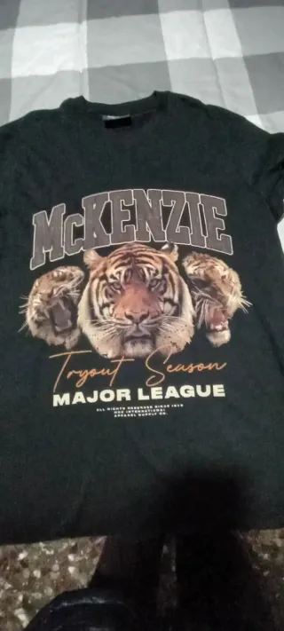 Camiseta McKenzie Negra con Tigres