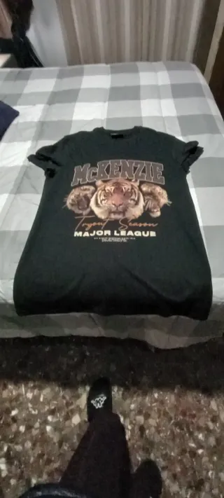 Camiseta McKenzie Negra con Tigres