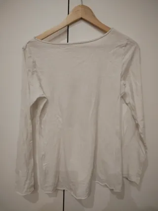 Camiseta blanca calavera lentejuelas plata