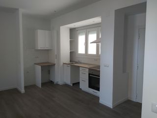 PISO 29 M2 Y DESPACHO CONTIGUO O TRASTERO 45 M2