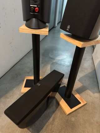 Altavoces Yamaha Negros+ soportes