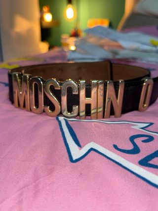 Cinturón Moschino Negro y Dorado