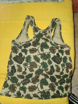 Camiseta tirantes estampado militar