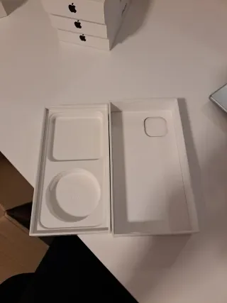 Scatola vuota per iPhone 14