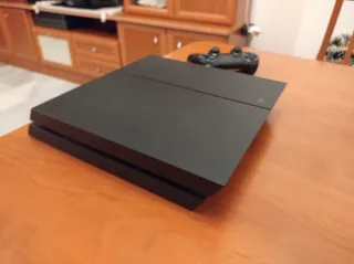 Consola Sony PS4 Negra + Juego