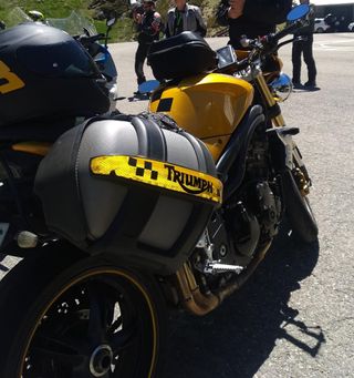 Triumph Speed Triple 1050 Amarilla