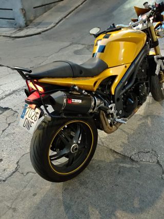 Triumph Speed Triple 1050 Amarilla