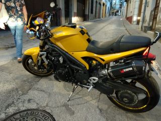 Triumph Speed Triple 1050 Amarilla