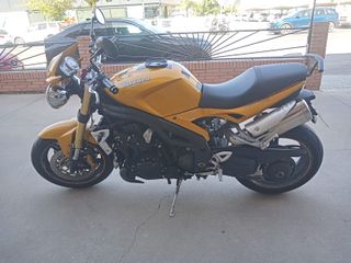 Triumph Speed Triple 1050 Amarilla