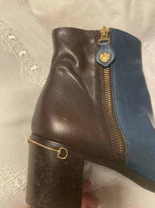 Botines de piel marrones y azules