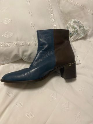Botines de piel marrones y azules