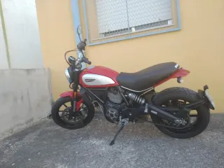 Ducati Scrambler Roja