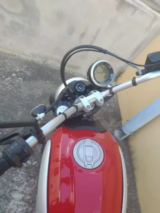 Ducati Scrambler Roja