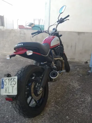 Ducati Scrambler Roja