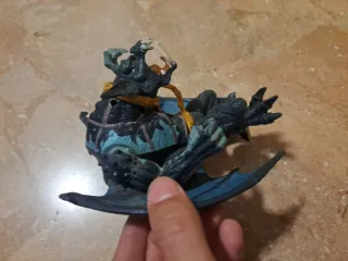 Figura de juguete antiguo gargola