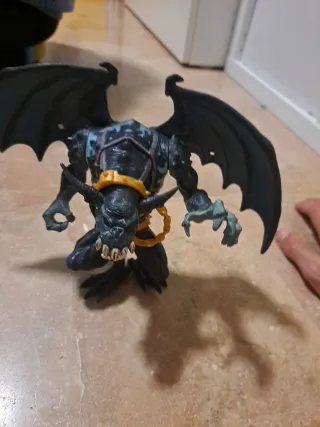 Figura de juguete antiguo gargola