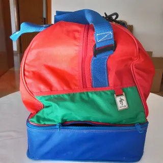 Borsa da viaggio rossa e blu
