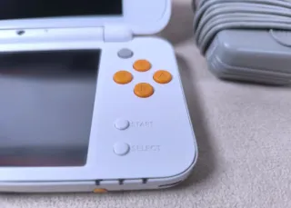 Nintendo 2DS XL Naranja y Blanca