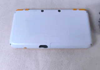 Nintendo 2DS XL Naranja y Blanca
