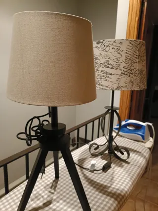 Lámpara de mesa trípode tela y madera